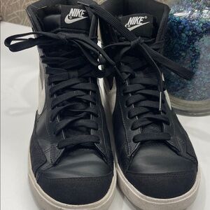 Nike Men's Black and White High-Top Sneakers